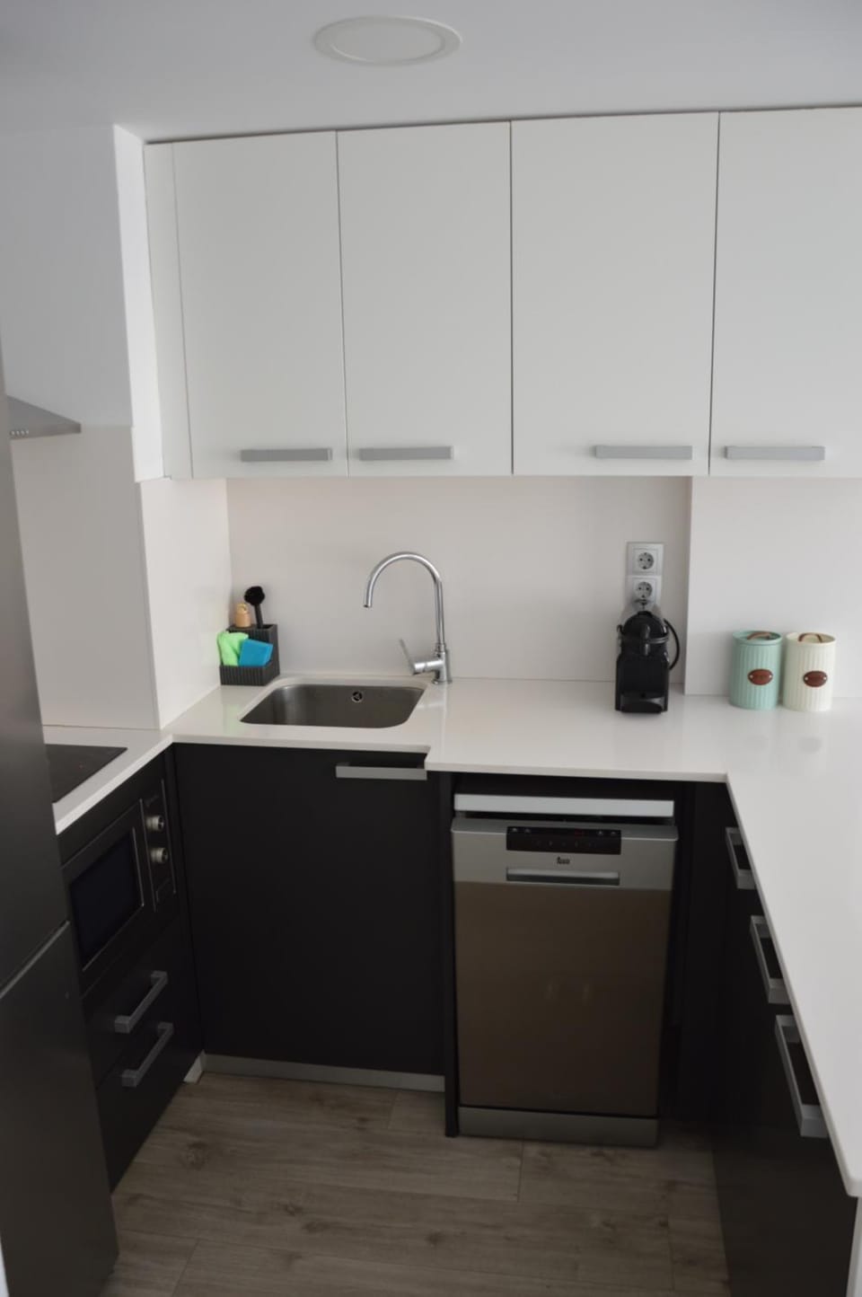 Coffee/tea facilities, Kitchen or kitchenette, minibar, stove