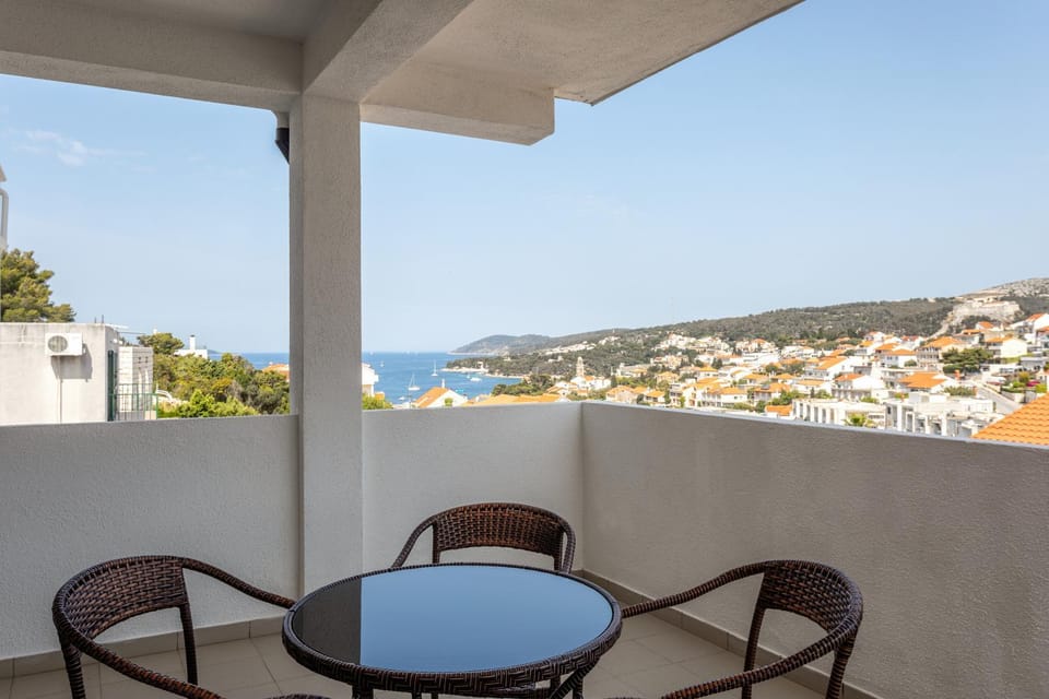 Patio, Day, Natural landscape, View (from property/room), Balcony/Terrace, Dining area, Mountain view, Sea view