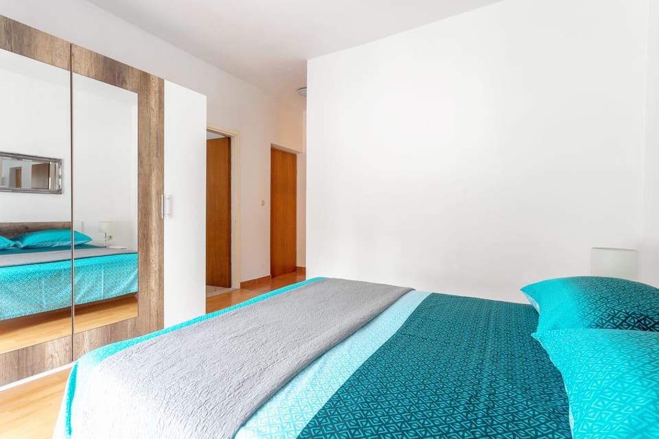 Bed, Photo of the whole room, Bedroom, bunk bed