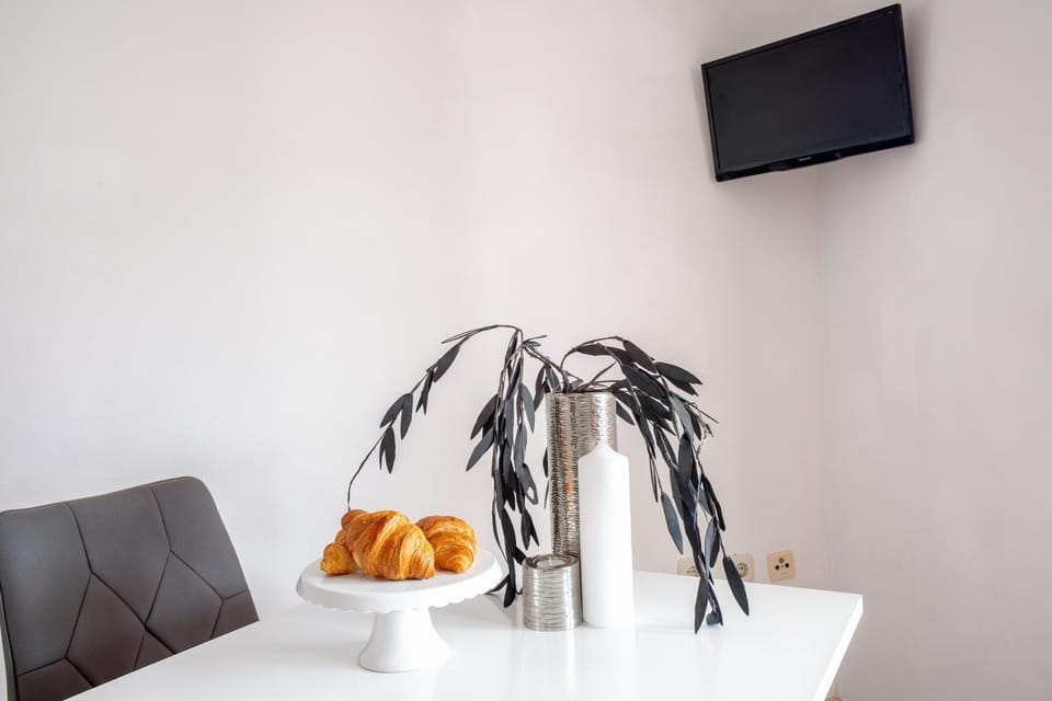 TV and multimedia, Food and drinks, Food