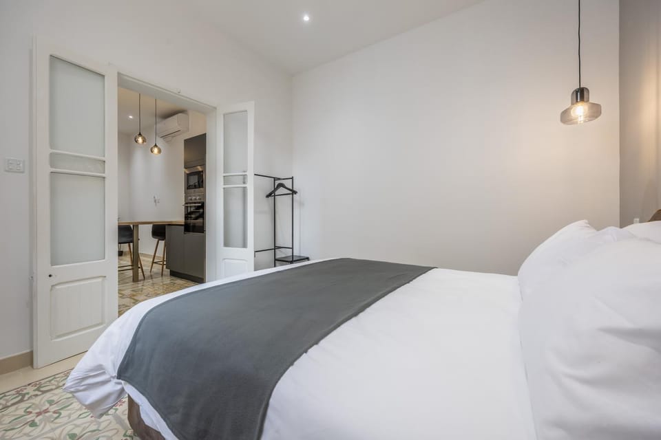 New & elegent apartment just 5 min walk to the Capital by SF HOMES Apartment in Malta