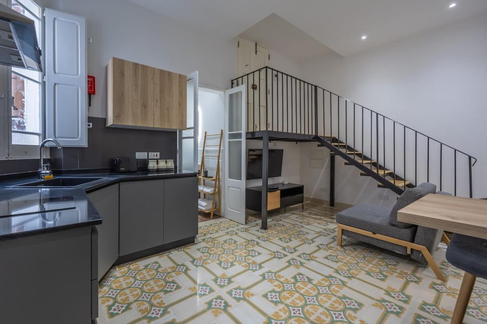 New & elegent apartment just 5 min walk to the Capital by SF HOMES Apartment in Malta