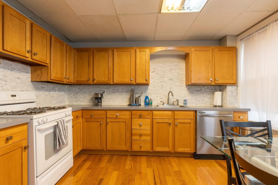 Kitchen or kitchenette, dishwasher, minibar, pet friendly, stove, toaster