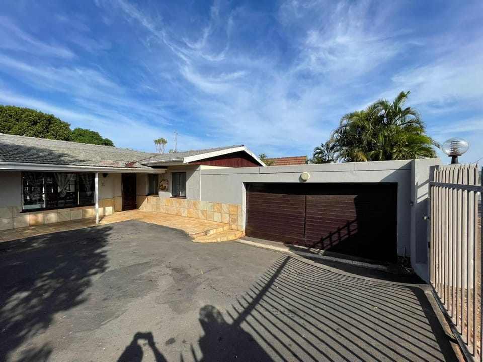 Mbathos guesthouse Bed and Breakfast in Durban