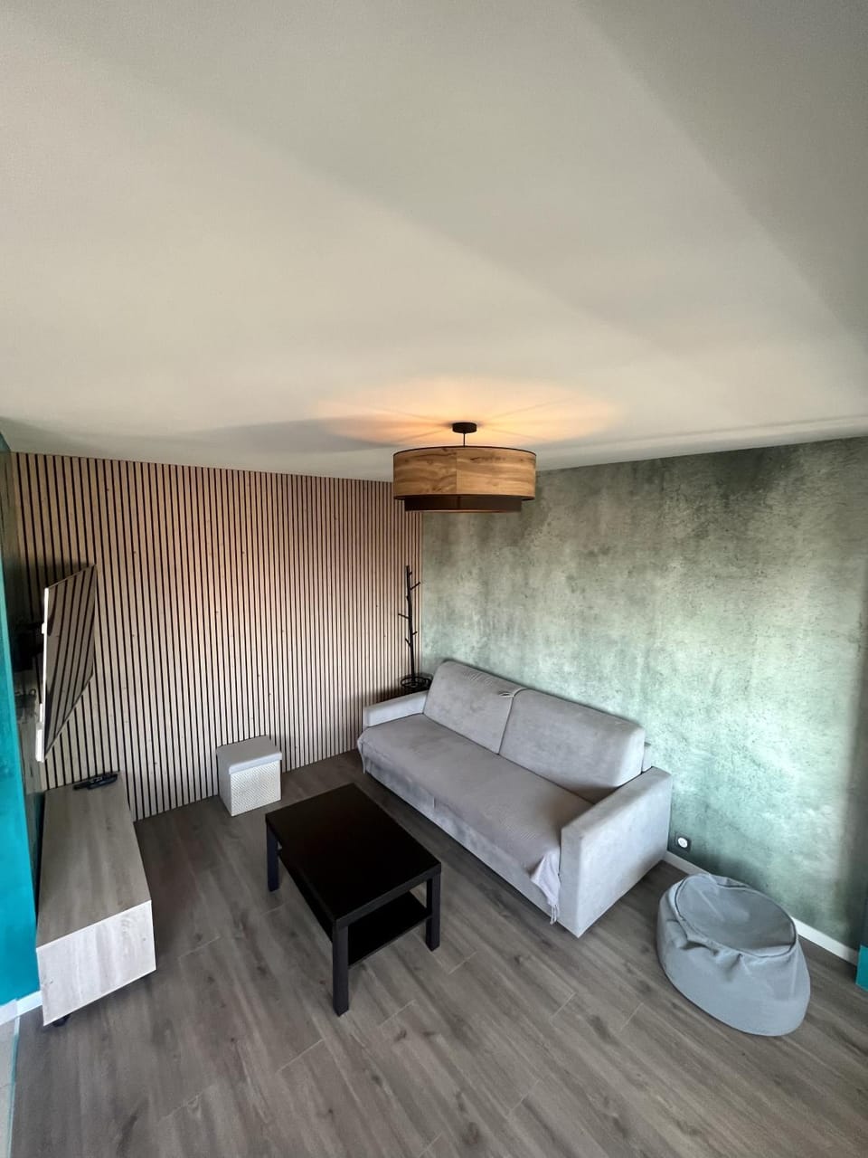 Bed, Living room, Seating area