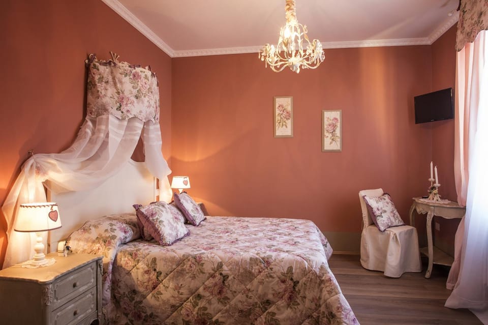 Bed, Photo of the whole room