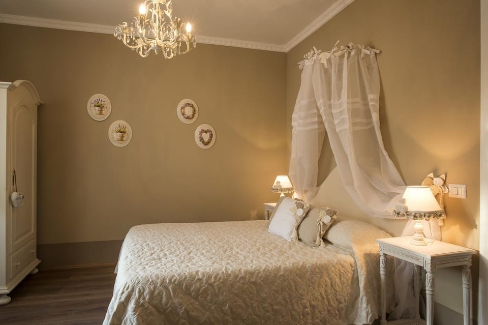 Bed, Photo of the whole room