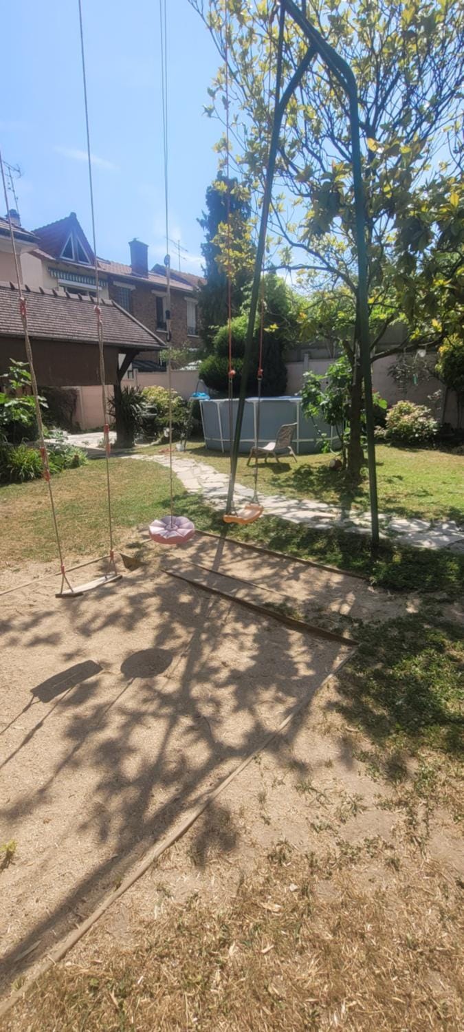 Le cube II Chalet in Vitry-sur-Seine