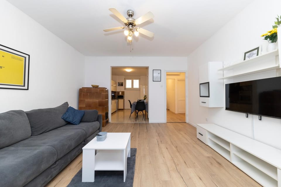 Communal lounge/ TV room, TV and multimedia, Living room, Seating area, fireplace