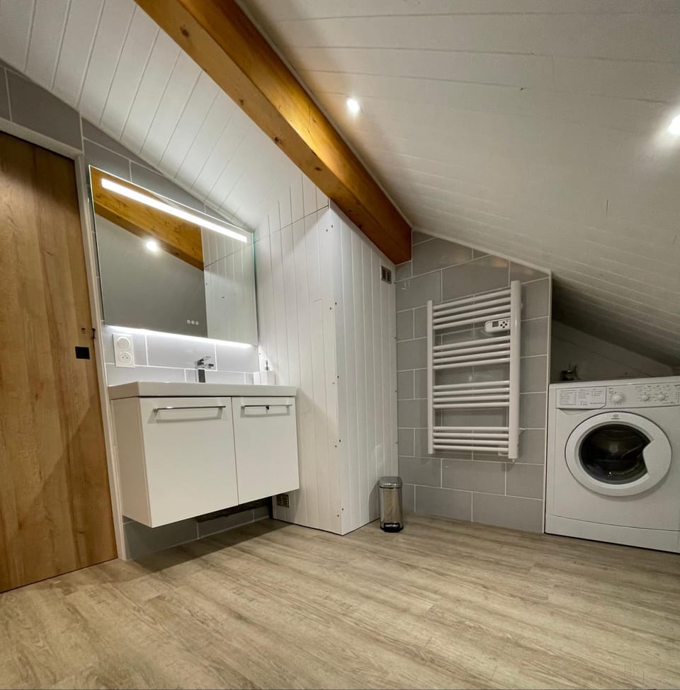 Bathroom, washing machine