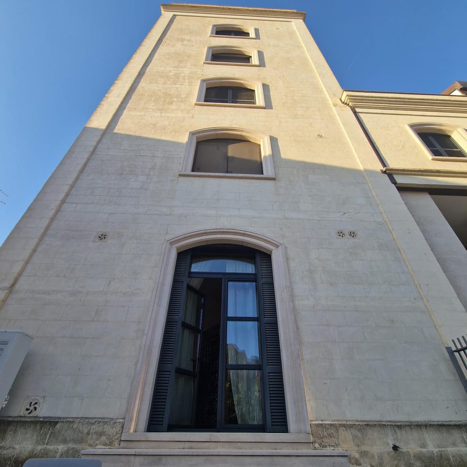 Property building, Patio, Summer, Balcony/Terrace