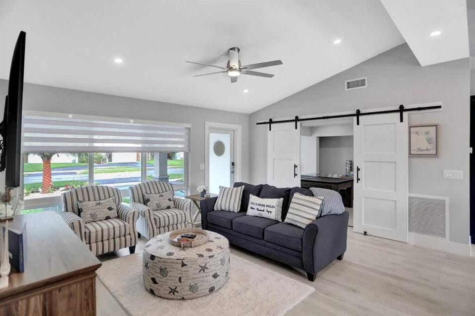 Near Beach/kayaks/HtdPool/Tiki/BBQ/Gameroom House in Pompano Beach
