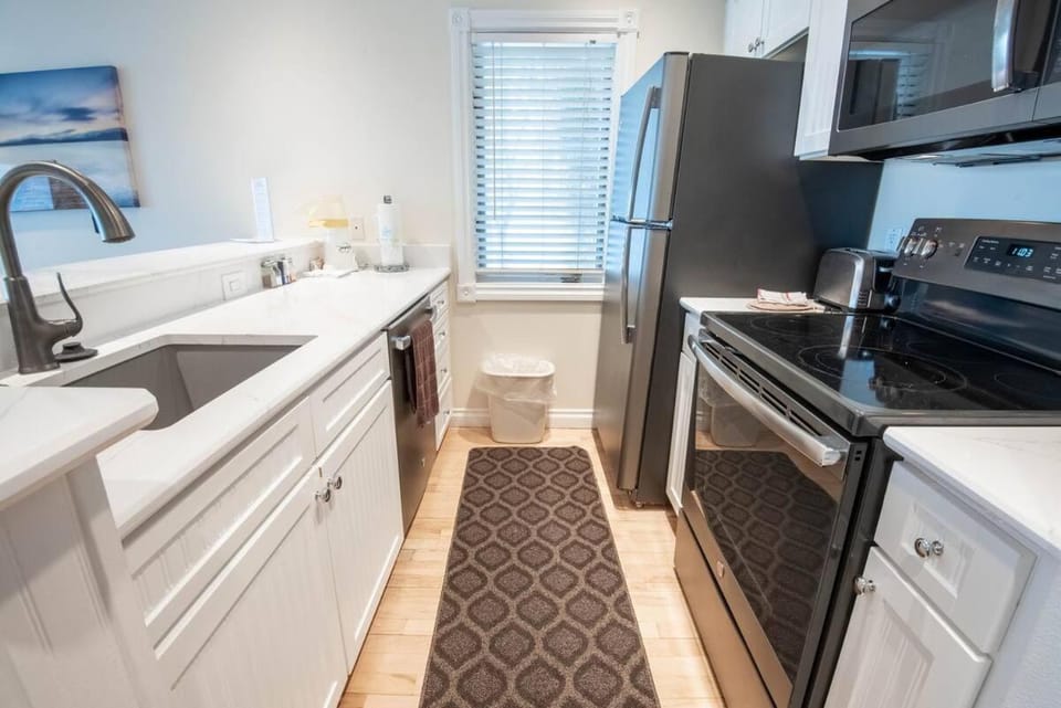Kitchen or kitchenette, dishwasher, oven, stove