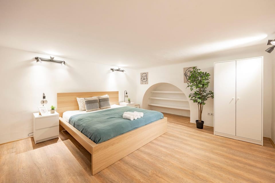Bed, Photo of the whole room, Bedroom