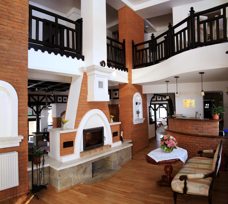 Property building, Decorative detail, Seating area