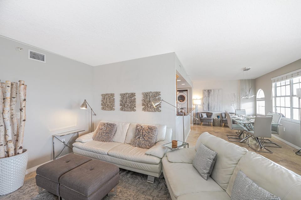 Location! Coastal Charm I 5 min Walk to Beach, Shops & Rest Apartment in Clearwater Beach