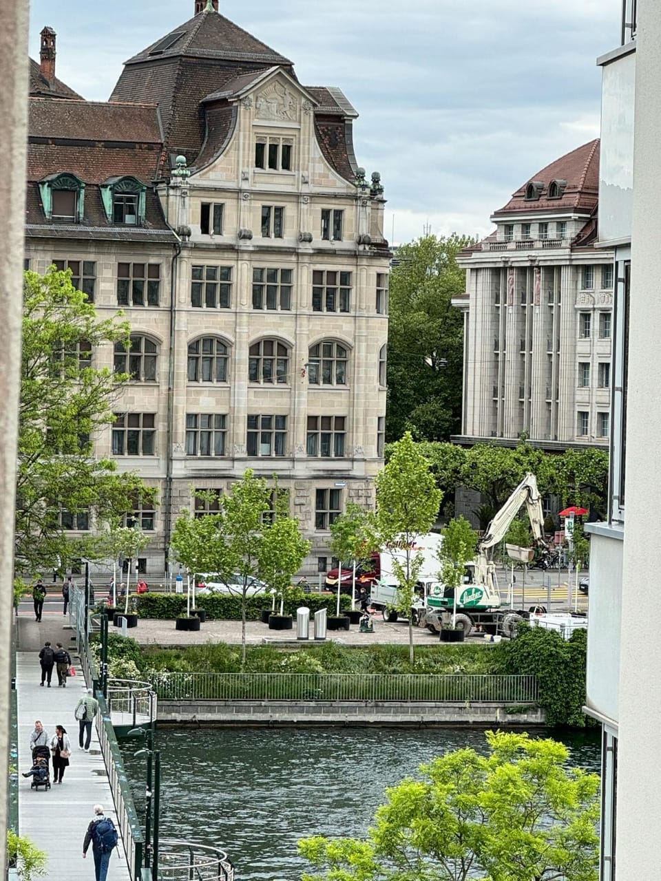 Nearby landmark, Day, City view, Lake view, River view, Location