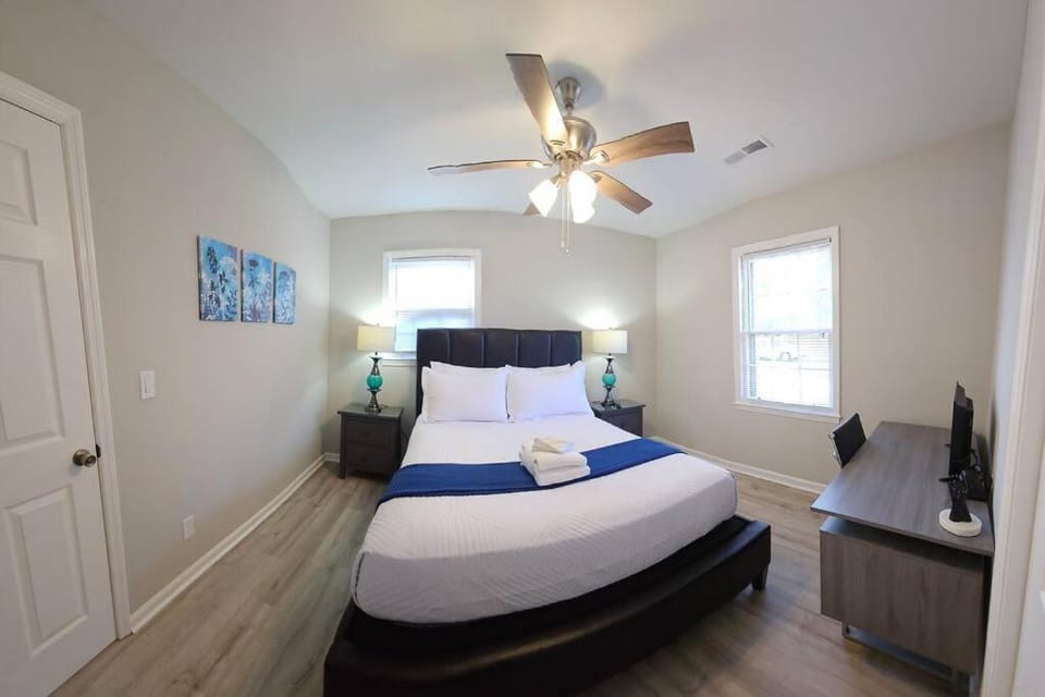 Chic Oasis: 3BR, 2BA, Private Deck Villa in Goose Creek