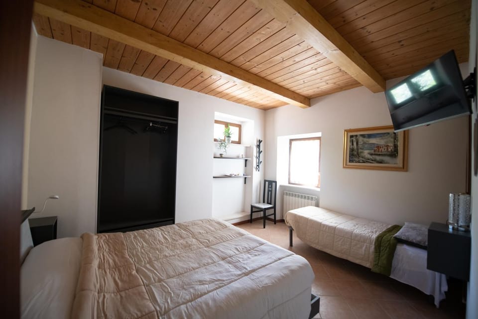 Communal lounge/ TV room, Bed, TV and multimedia, Photo of the whole room, Bedroom