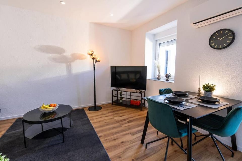 TV and multimedia, Seating area, Dining area, Evening entertainment, air conditioner