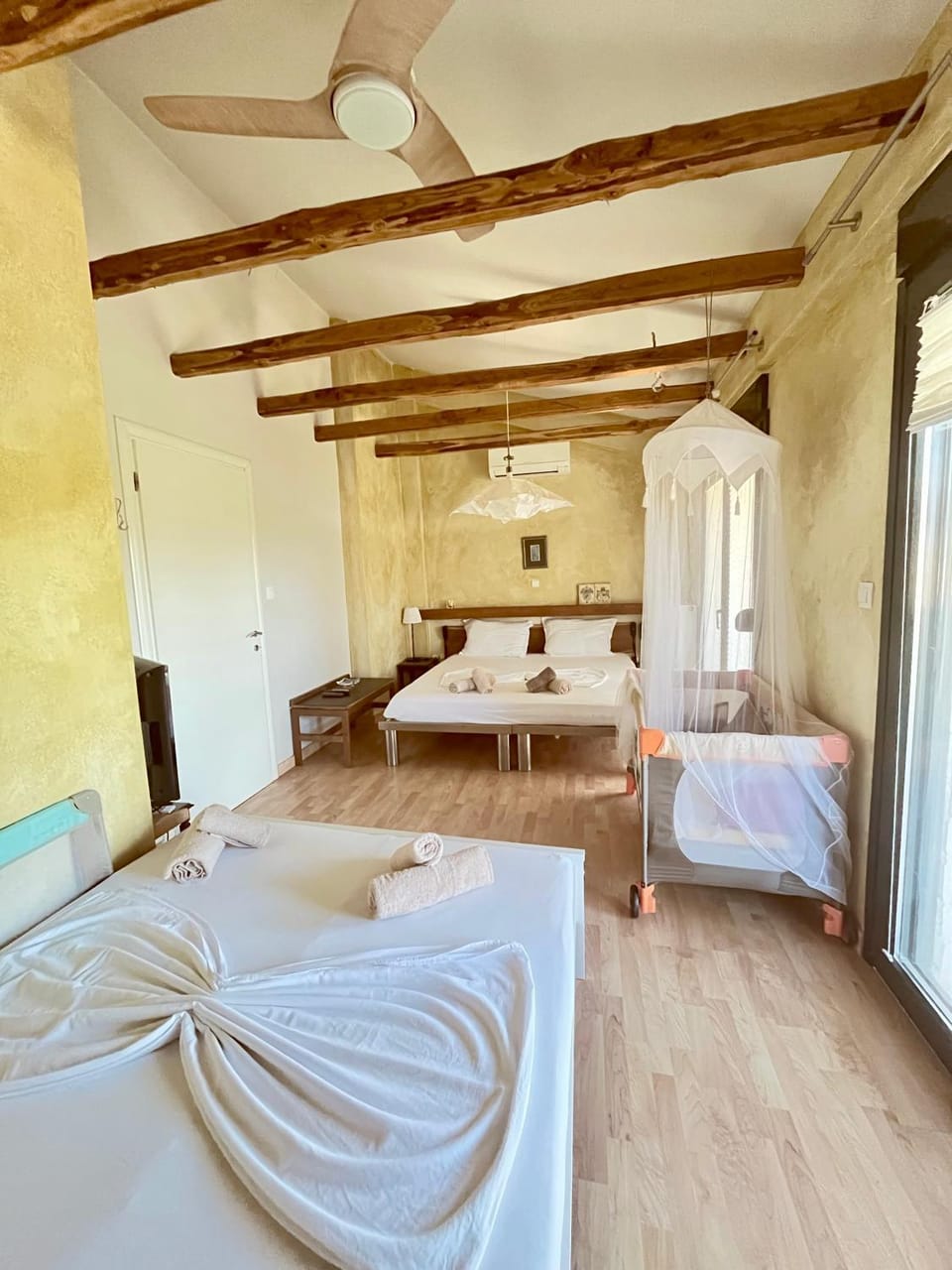 Bed, Balcony/Terrace, Bedroom, cot