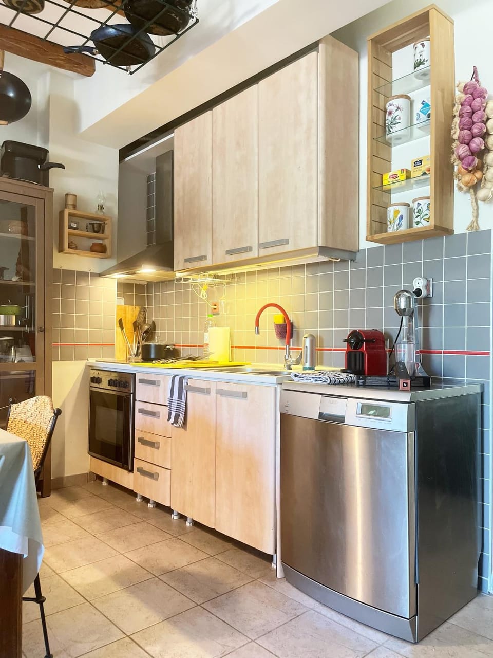 Coffee/tea facilities, dishwasher, oven, stove, stove, kitchen, kitchen