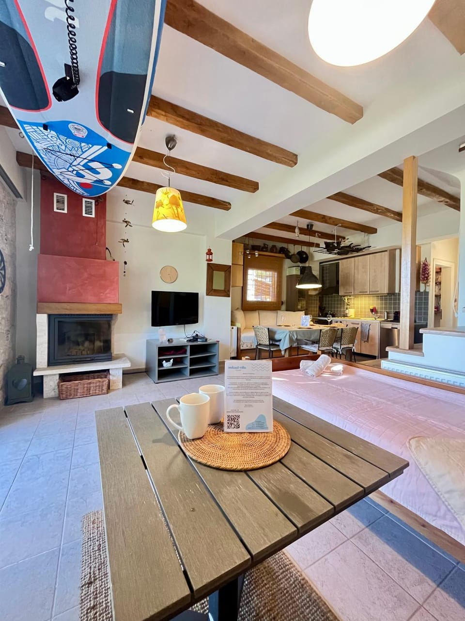 TV and multimedia, Living room, Dining area, fireplace, kitchen