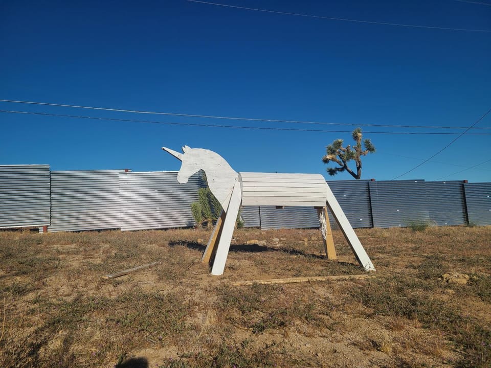 The Unicorn House - 9 min Park entrance - Pool, Outdoor Dining House in Joshua Tree