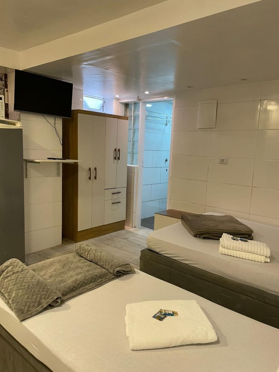 Bed, TV and multimedia, Kitchen or kitchenette, Photo of the whole room, Bedroom, towels, wardrobe