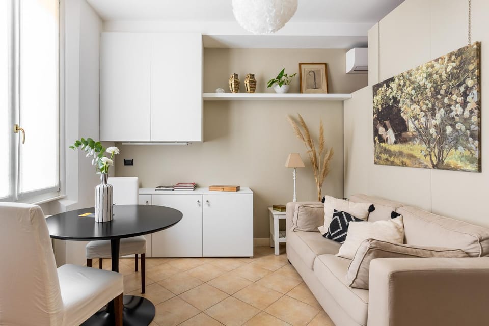 Living room, Seating area, Dining area
