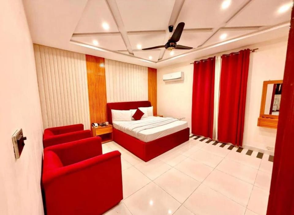 Bed, TV and multimedia, Photo of the whole room, Seating area, air conditioner