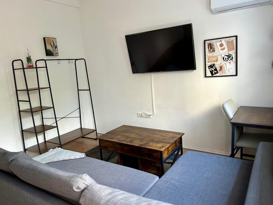 Communal lounge/ TV room, TV and multimedia, Living room, Photo of the whole room, Seating area