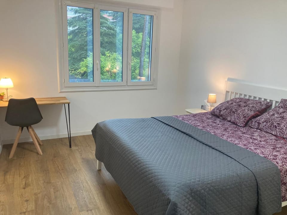 Bed, Photo of the whole room