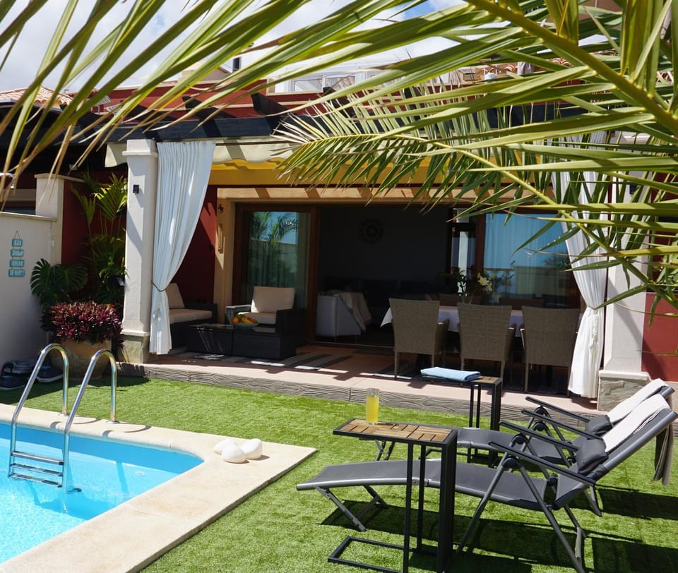 Day, Pool view, Swimming pool, sunbed