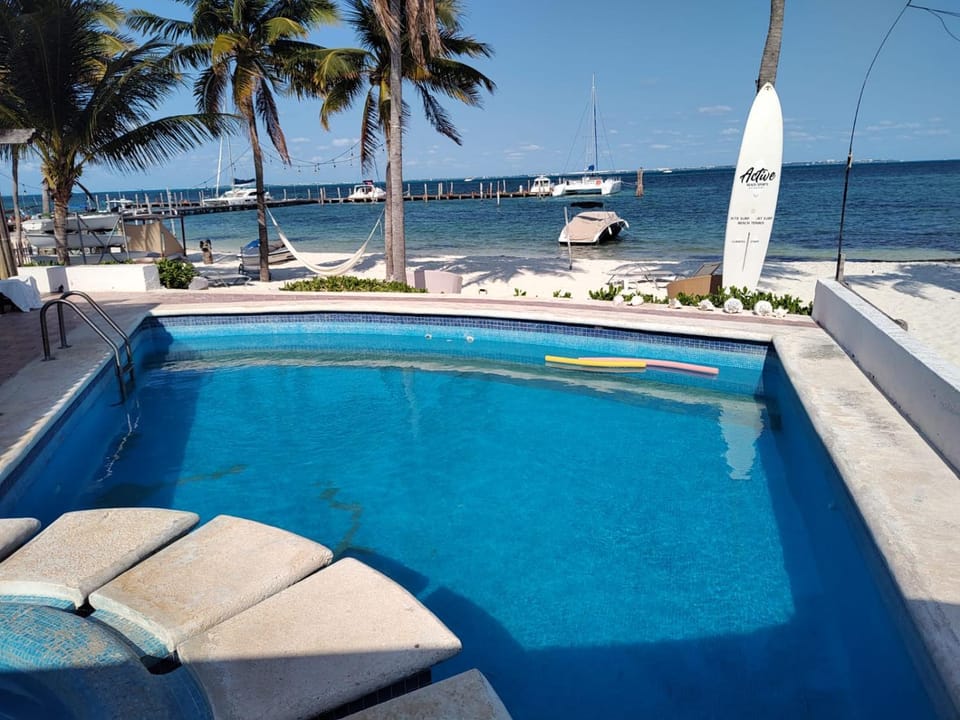 ON THE BEACH SURFERS SUNRISE HAVEN 1 Apartment in State of Quintana Roo