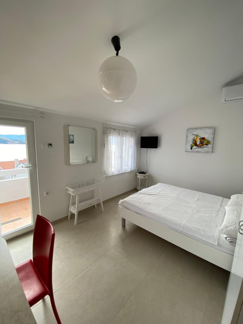 TV and multimedia, Living room, Photo of the whole room, Seating area, Bedroom, Garden view, Sea view