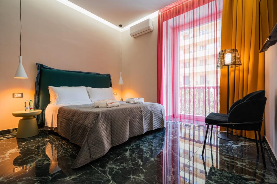 LUCIGNOLOROOM stazione centrale Napoli Bed and Breakfast in Naples