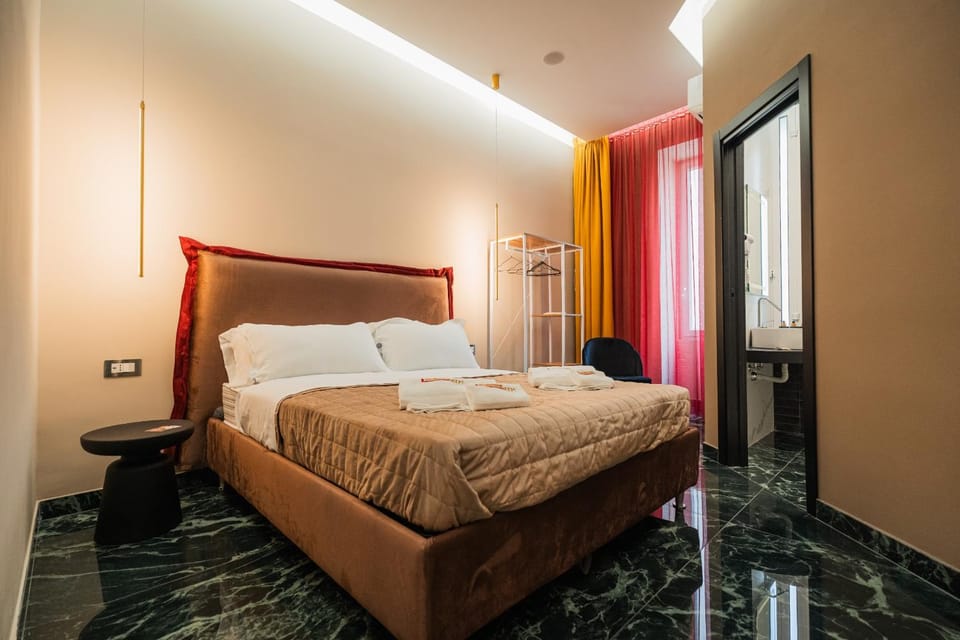 LUCIGNOLOROOM stazione centrale Napoli Bed and Breakfast in Naples