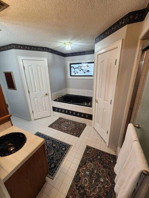 Southern Large Lake Front Custom Estate, Sleeps 16 House in Olive Branch
