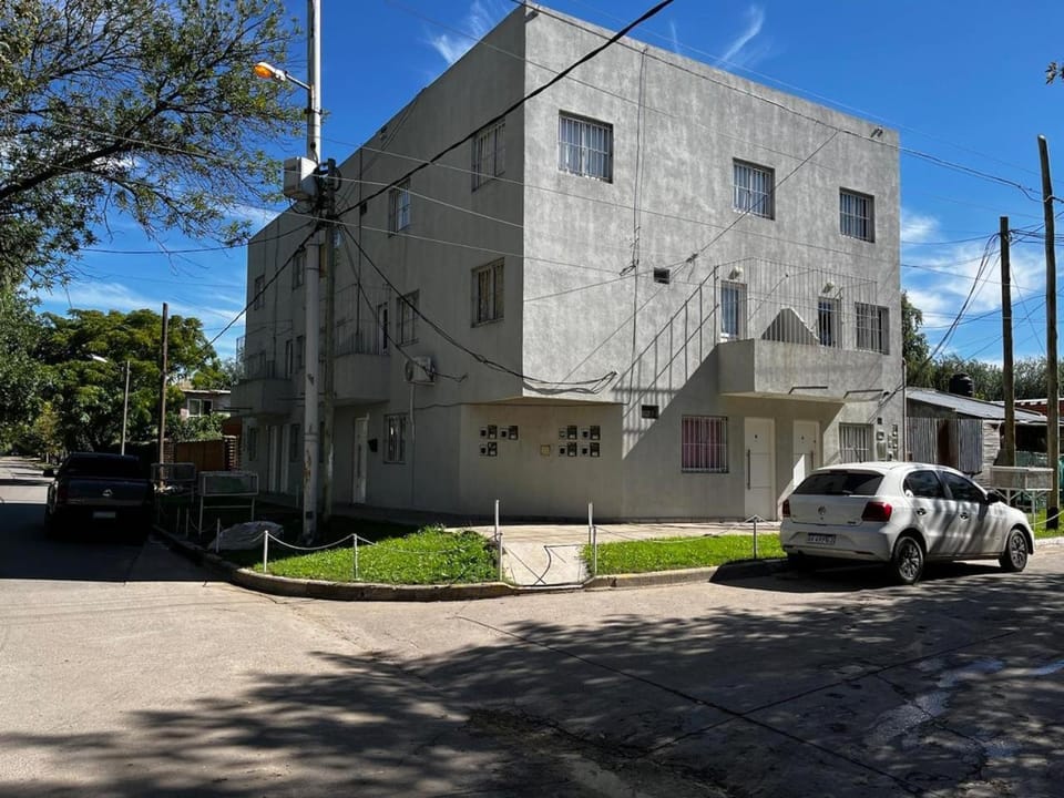 Hospedaje LH planta baja C en ezeiza a 15 minutos del aeropuerto Apartment in Buenos Aires Province