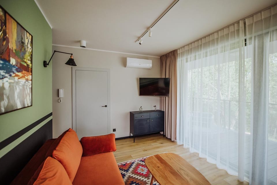 TV and multimedia, Living room, Seating area, Evening entertainment, air conditioner