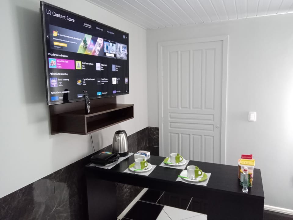 Kitchen or kitchenette, Meals