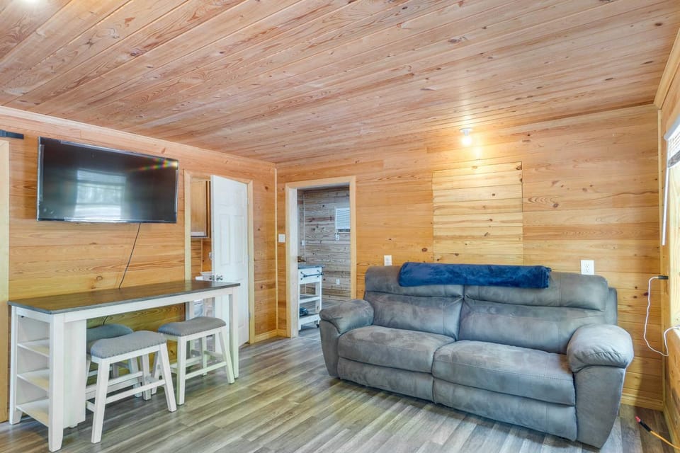 Quiet Hemphill Cabin Retreat Near Toledo Bend Lake Cabin in Toledo Bend Reservoir