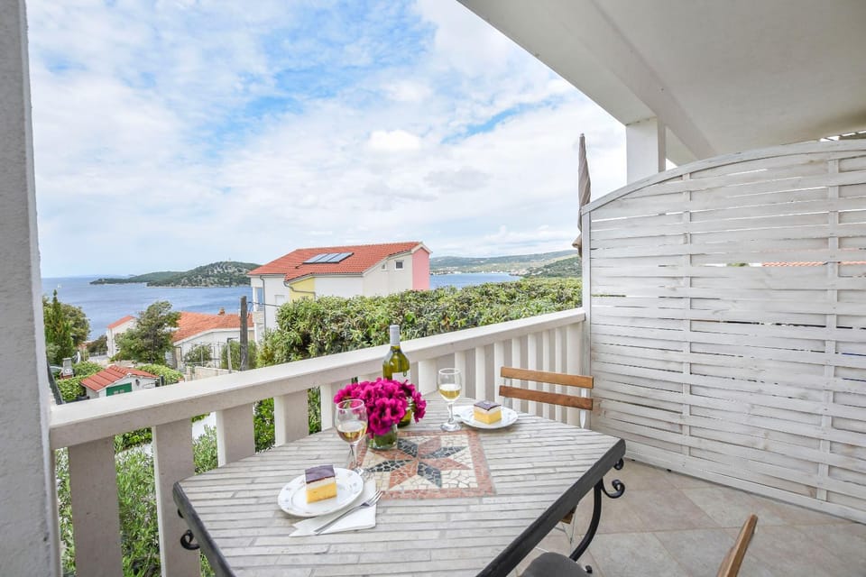 Day, View (from property/room), Balcony/Terrace, Dining area, Sea view