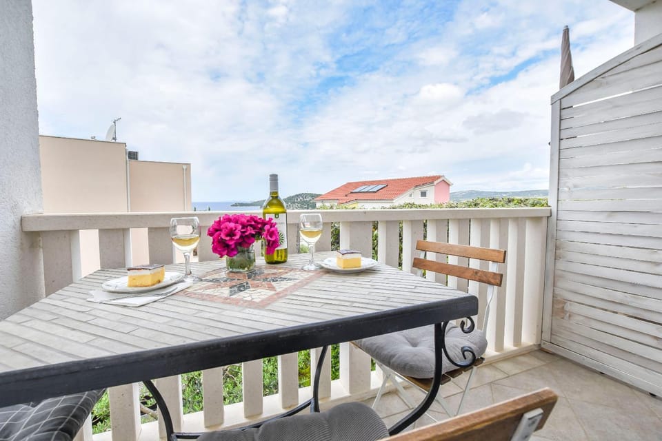 View (from property/room), Balcony/Terrace