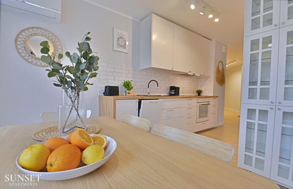 Kitchen or kitchenette, Dining area, pet friendly, stove