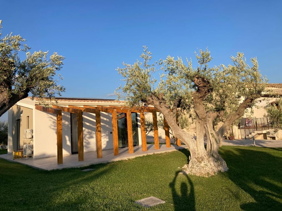 Property building, Natural landscape, Garden, Garden view
