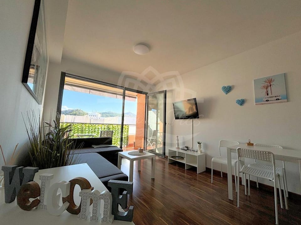 Communal lounge/ TV room, TV and multimedia, Living room, Seating area, Dining area