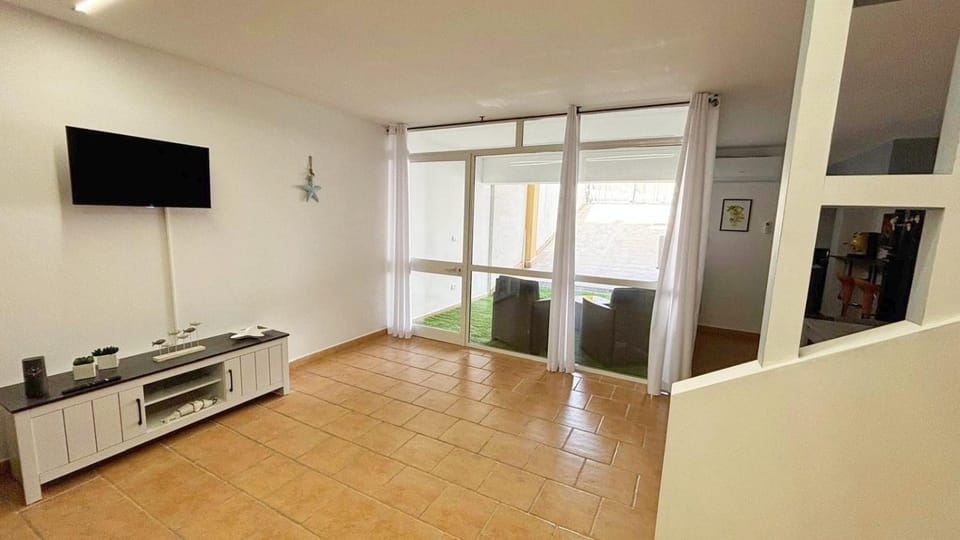 Communal lounge/ TV room, TV and multimedia, Living room, Evening entertainment