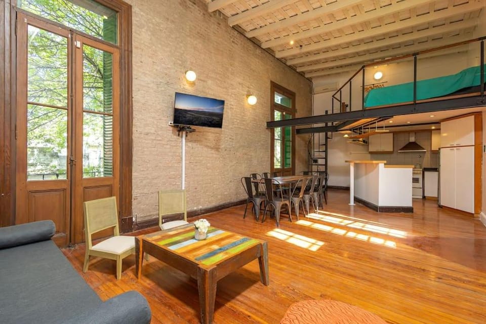 TV and multimedia, Kitchen or kitchenette, Living room, Seating area, Dining area, oven
